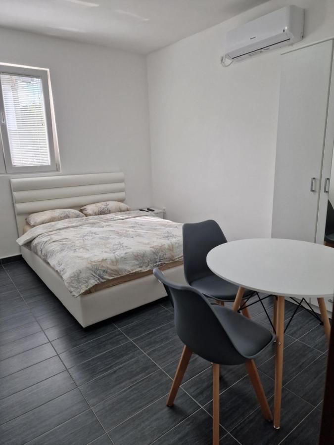 Apartman Tolosi 2 Lägenhet Podgorica Exteriör bild