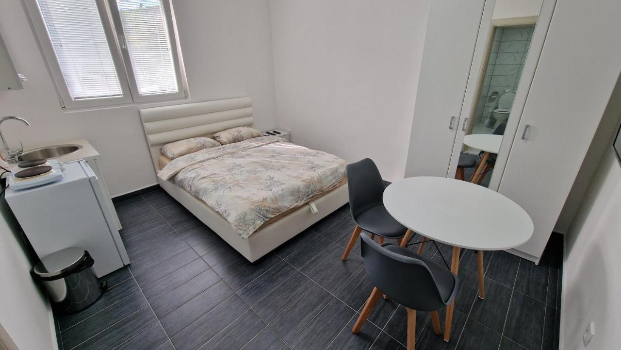 Apartman Tolosi 2 Lägenhet Podgorica Exteriör bild